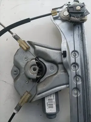 Foto de ELEVALUNAS DELANTERO DERECHO RENAULT CLIO III GRANDTOUR referencia 8200291147 foto 3