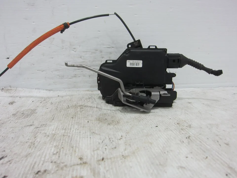 Foto de CERRADURA PUERTA TRASERA DERECHA AUDI A4 BERLINA (8E) 2.0 16V FSI (150 CV / 110 KW) referencia 8E0839016C