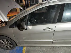 Foto de PUERTA DELANTERA IZQUIERDA PEUGEOT 308 SW 1.6 HDi FAP CAT (9HZ / DV6TED4) (109 CV / 80 KW) referencia 9002AW