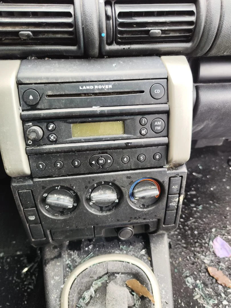 Foto de SISTEMA AUDIO / RADIO CD LAND ROVER FREELANDER (LN) 2.0 Td4 CAT (109 CV / 80 KW)