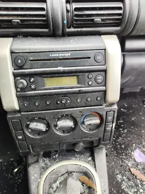 Foto de SISTEMA AUDIO / RADIO CD LAND ROVER FREELANDER (LN) 2.0 Td4 CAT (109 CV / 80 KW)