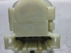Foto de INTERRUPTOR SEAT LEON (1M1) 1.8 20V (125 CV / 92 KW) referencia 1K2945511 foto 4