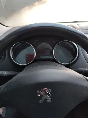 Foto de CUADRO INSTRUMENTOS PEUGEOT 5008 1.6 HDi FAP CAT (9HZ / DV6TED4) (109 CV / 80 KW)