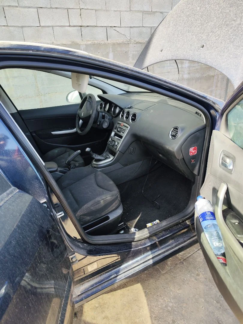 Foto de GOMAS CONTORNO PUERTA PEUGEOT 308 1.6 16V (120 CV / 88 KW)