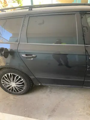 Foto de PUERTA TRASERA DERECHA VOLKSWAGEN PASSAT VARIANT (3C5) 2.0 TDI (140 CV / 103 KW) referencia 3C9833056D foto 1