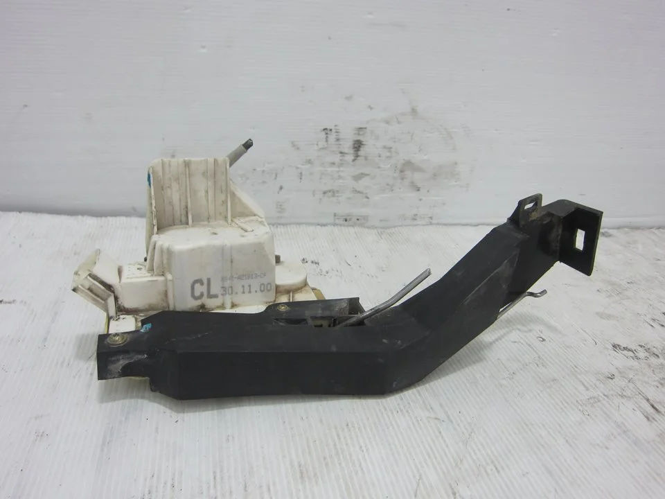 Foto de CERRADURA PUERTA DELANTERA IZQUIERDA FORD FOCUS BERLINA (CAK) 1.8 TDDI Turbodiesel CAT (90 CV / 66 KW) referencia XS41A21813CF