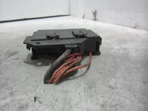 Foto de CAJA RELES / FUSIBLES OPEL MERIVA 1.7 16V CDTI (101 CV / 74 KW) referencia 90589541 foto 3