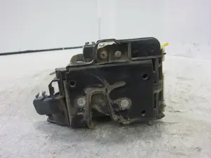 Foto de CERRADURA PUERTA TRASERA DERECHA VOLKSWAGEN POLO III BERLINA (6N2) 1.4 16V (75 CV / 55 KW) referencia 1HM862154A foto 4