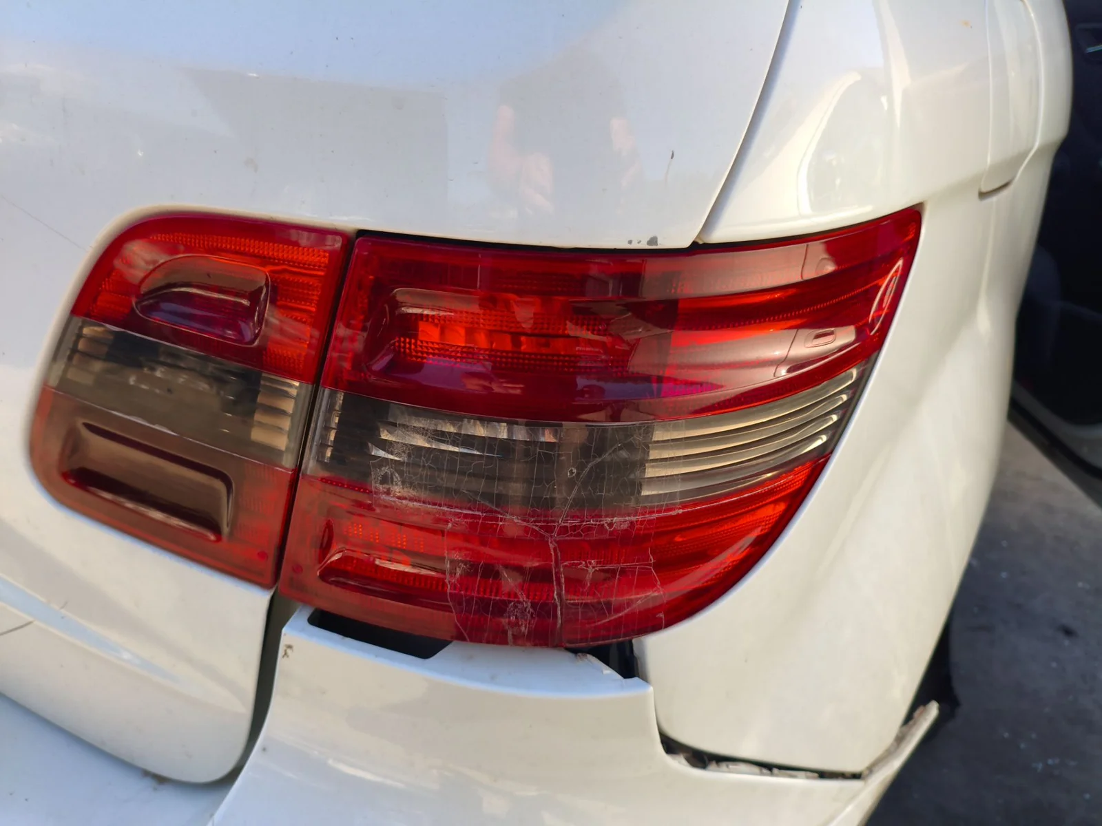 Foto de PILOTO TRASERO DERECHO MERCEDES-BENZ CLASE B (BM 245) 2.0 CDI CAT (109 CV / 80 KW) referencia A1698202564