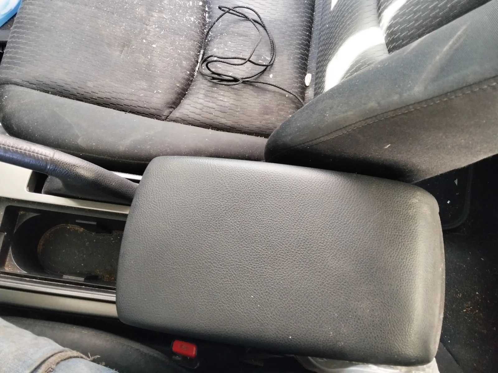Foto de APOYABRAZOS CENTRAL MAZDA 6 BERLINA (GH) 2.2 Turbodiesel CAT (163 CV / 120 KW) referencia GES1-88-3B0 FKZ