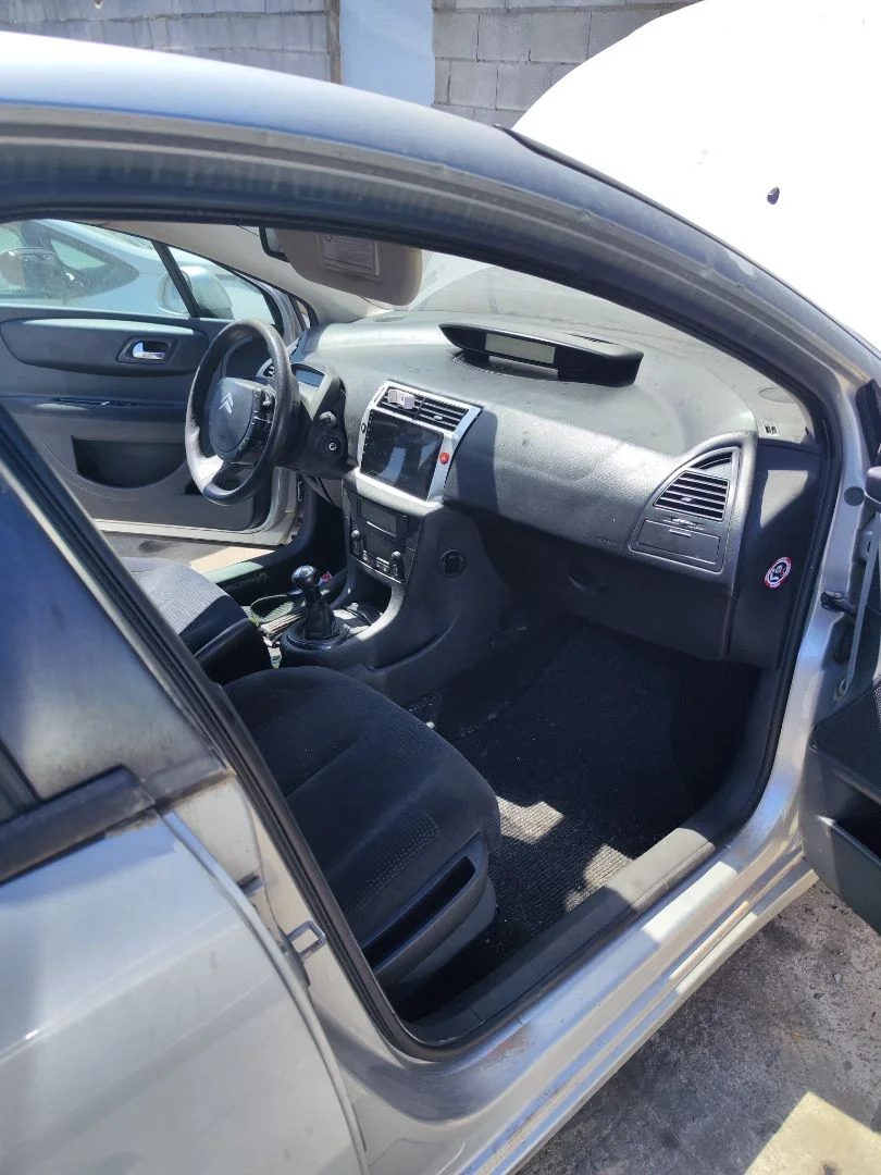 Foto de GOMAS CONTORNO PUERTA CITROEN C4 BERLINA 1.6 16V HDi (90 CV / 66 KW)