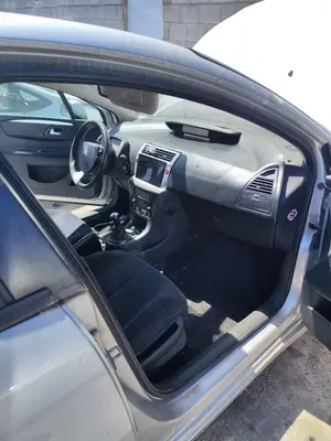 Foto de GOMAS CONTORNO PUERTA CITROEN C4 BERLINA 1.6 16V HDi (90 CV / 66 KW)