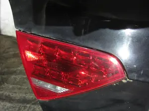 Foto de PILOTO TRASERO IZQUIERDO INTERIOR AUDI A5 CABRIOLET (8F7) 2.7 V6 24V TDI (190 CV / 140 KW) referencia 8T0945093