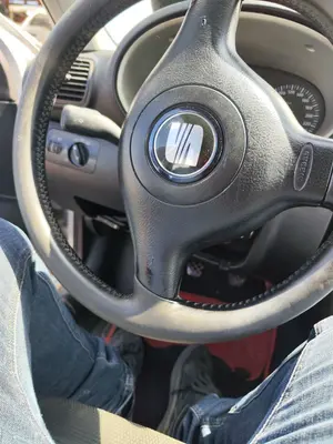 Foto de VOLANTE SEAT LEON (1M1) 1.9 TDI (90 CV / 66 KW) foto 4