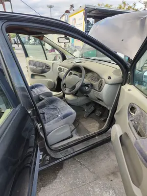 Foto de GOMAS CONTORNO PUERTA RENAULT SCENIC I (JA...) 1.4 CAT (95 CV / 70 KW)