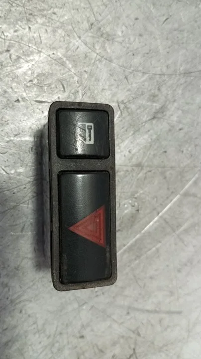 Foto de WARNING BMW SERIE 3 BERLINA (E46) 2.0 16V Diesel CAT (136 CV / 100 KW) referencia 61318368920