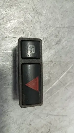 Foto de WARNING BMW SERIE 3 BERLINA (E46) 2.0 16V Diesel CAT (136 CV / 100 KW) referencia 61318368920