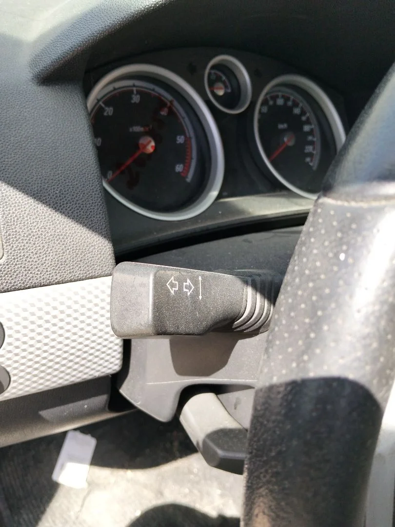 Foto de MANDO INTERMITENTES OPEL ASTRA H GTC 1.9 CDTI (120 CV / 88 KW)