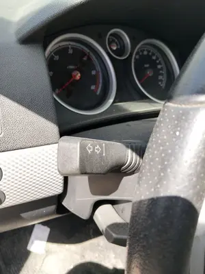 Foto de MANDO INTERMITENTES OPEL ASTRA H GTC 1.9 CDTI (120 CV / 88 KW)
