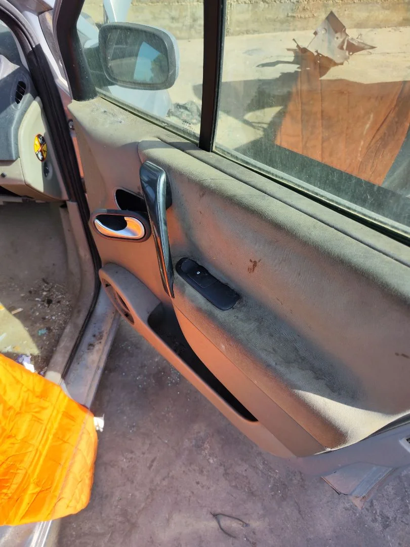 Foto de ELEVALUNAS DELANTERO DERECHO RENAULT SCENIC II 1.5 dCi Diesel (101 CV / 74 KW) referencia 8200646840