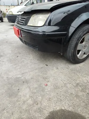 Foto de PARAGOLPES DELANTERO VOLKSWAGEN BORA BERLINA (1J2)(1998) 1.9 TDI (110 CV / 81 KW) foto 3