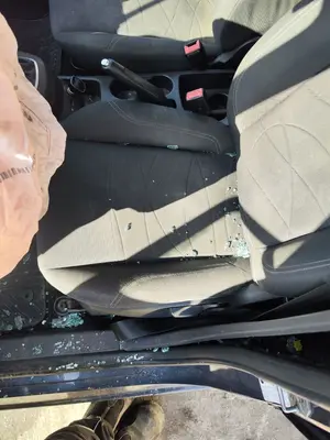 Foto de ASIENTO DELANTERO IZQUIERDO FORD FIESTA (CNN) 1.5 TDCi CAT (75 CV / 55 KW)