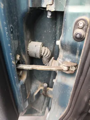 Foto de RETENEDOR PUERTA OPEL CORSA C 1.2 16V CAT (Z 12 XE / LW4) (75 CV / 55 KW) referencia 24413389