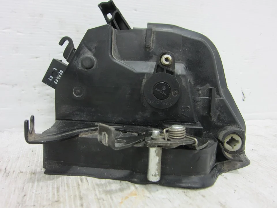 Foto de CERRADURA PUERTA DELANTERA IZQUIERDA BMW SERIE 3 COMPACTO (E46) 2.0 16V Diesel CAT (150 CV / 110 KW) referencia 8253431