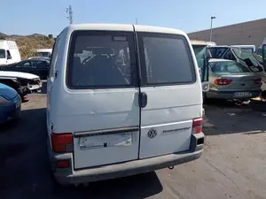Foto de PORTON TRASERO IZQUIERDO VOLKSWAGEN T4 TRANSPORTER BUS 1.9 Turbodiesel CAT (ABL) (68 CV / 50 KW)