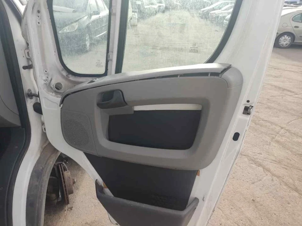 Foto de MANETA EXTERIOR DELANTERA DERECHA PEUGEOT BOXER (333/335) FURGÓN TECHO ELEVADO BAT.4035MM 3.0 HDI FAP CAT (146 CV / 107 KW)