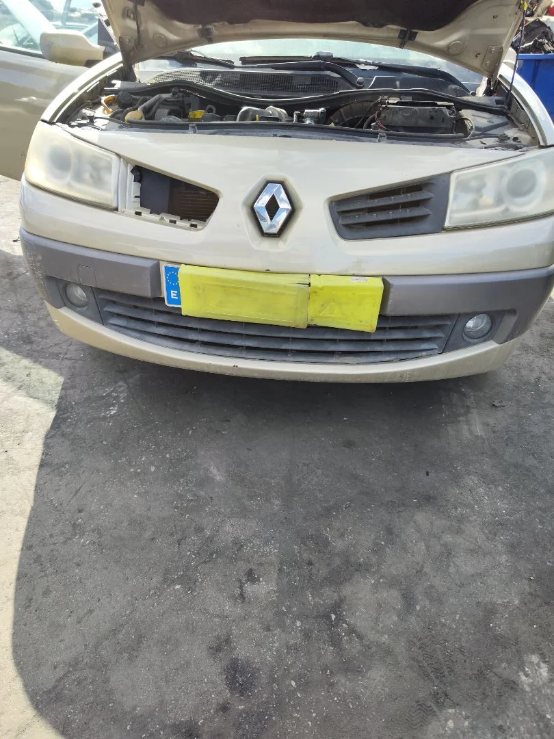 Foto de PARAGOLPES DELANTERO RENAULT MEGANE II COUPE/CABRIO 1.5 dCi Diesel (106 CV / 78 KW)