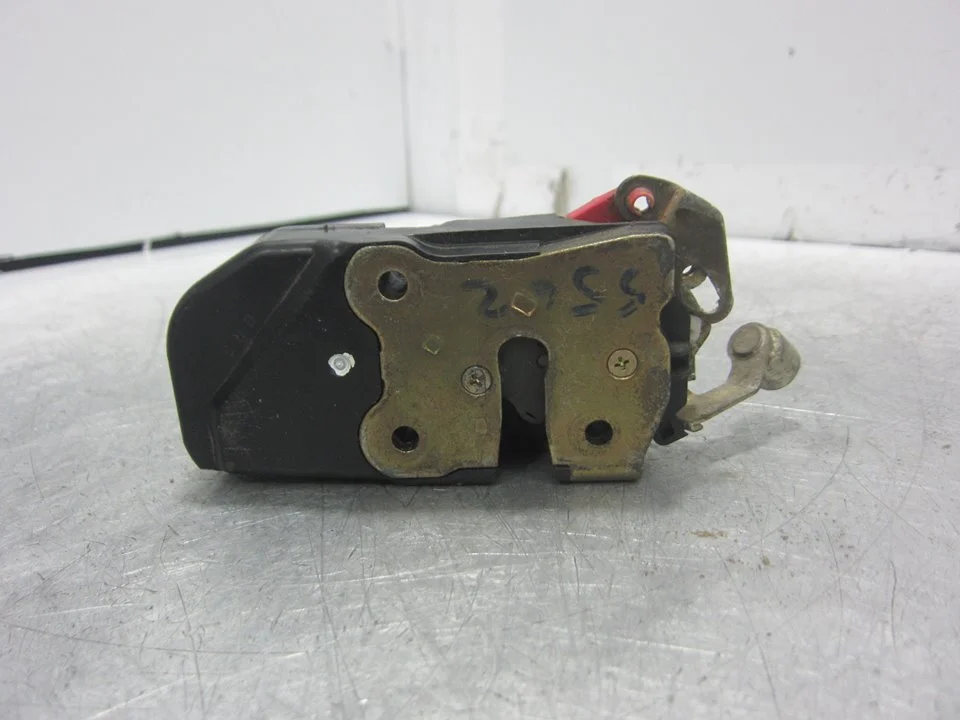 Foto de CERRADURA PUERTA DELANTERA DERECHA CHRYSLER VOYAGER (RG) 2.8 CRD CAT (150 CV / 110 KW) referencia 05109866AB