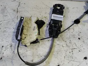 Foto de CERRADURA PUERTA DELANTERA DERECHA VOLKSWAGEN GOLF VI VARIANT (AJ5) referencia 5K1837016B