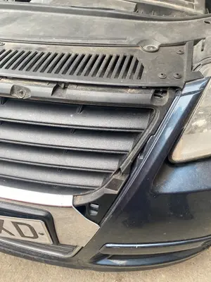 Foto de PARAGOLPES DELANTERO VOLKSWAGEN PASSAT BERLINA (3C2) 2.0 TDI (140 CV / 103 KW) foto 4
