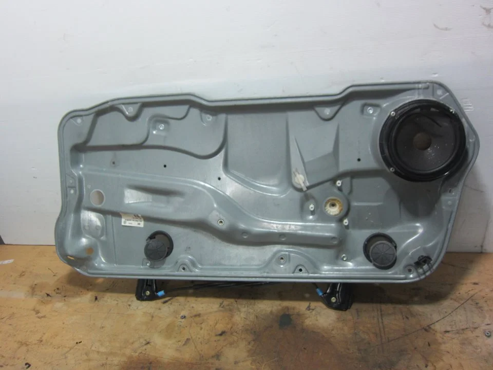 Foto de ELEVALUNAS DELANTERO DERECHO VOLKSWAGEN GOLF IV BERLINA (1J1)(10.1997) 1.6 16V (105 CV / 77 KW) referencia 1J3837462F