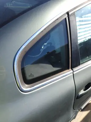 Foto de LUNA CUSTODIA TRASERA DERECHA VOLKSWAGEN PASSAT BERLINA (3B3) 1.9 TDI (131 CV / 96 KW)