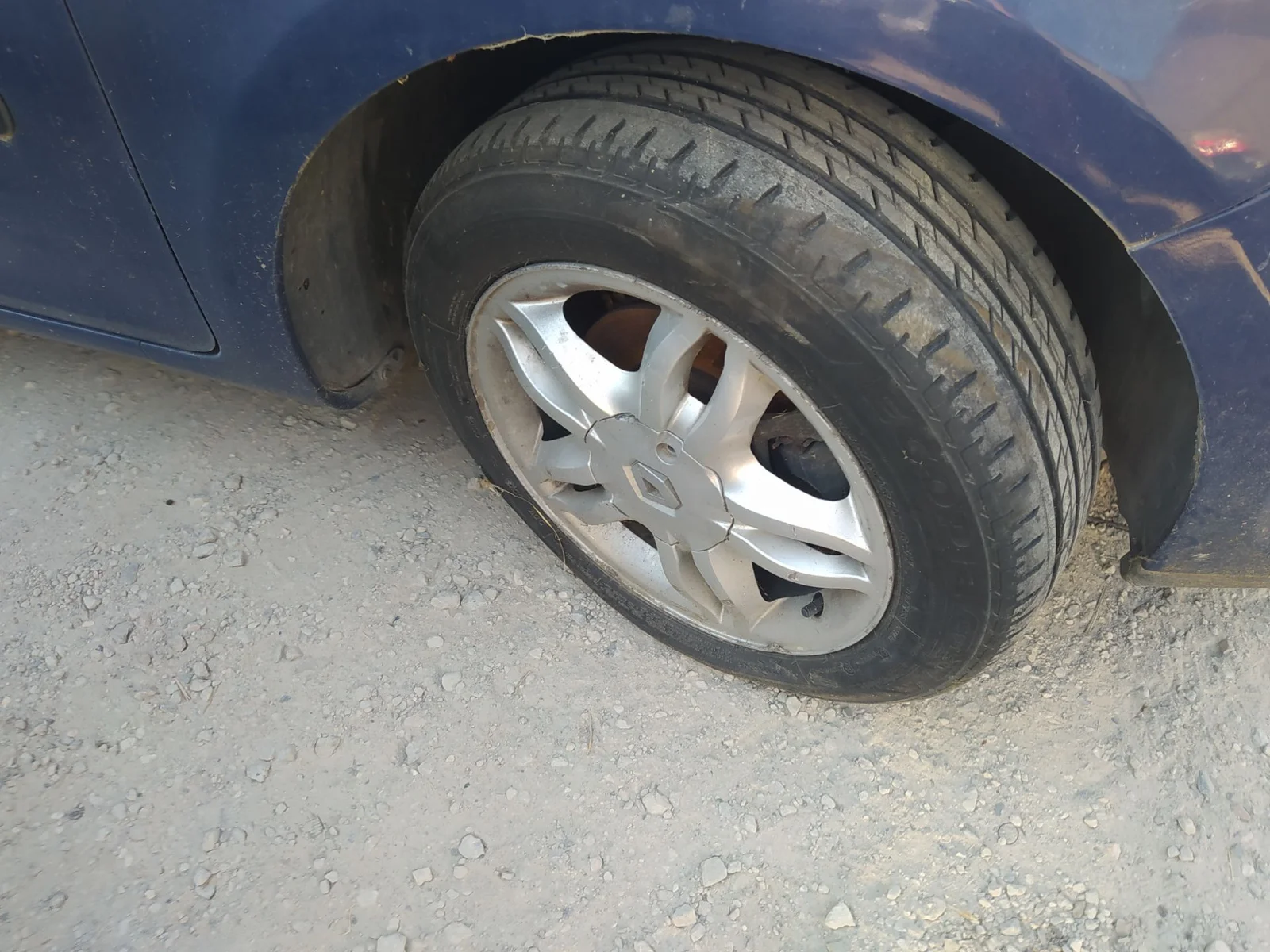 Foto de MANGUETA DELANTERA DERECHA RENAULT CLIO III 1.2 16V (75 CV / 55 KW) referencia 8200345944