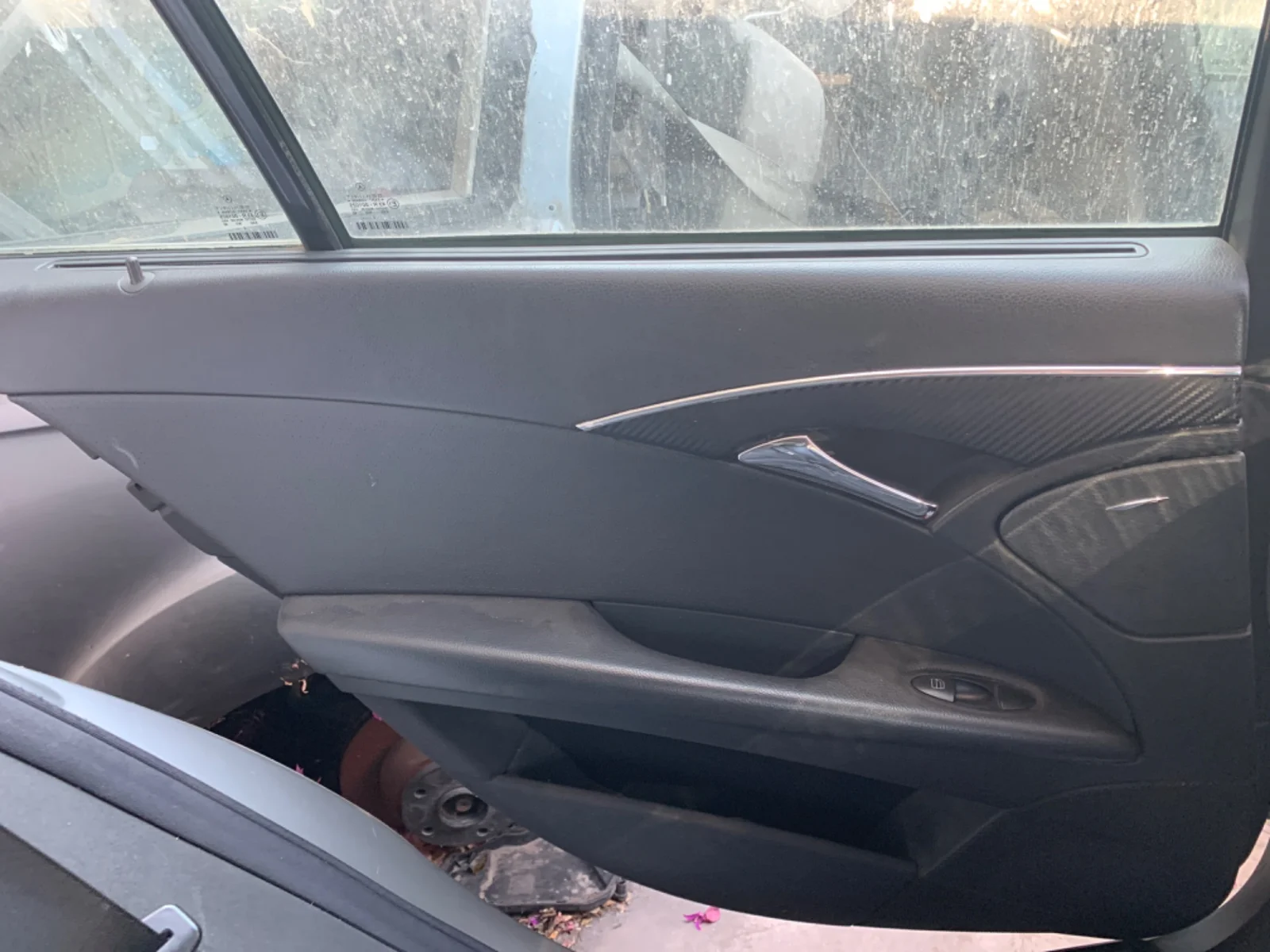 Foto de GUARNECIDO PUERTA TRASERA IZQUIERDA MERCEDES-BENZ CLASE E (BM 211) BERLINA 2.7 CDI CAT (177 CV / 130 KW) referencia A2117308770 9E22