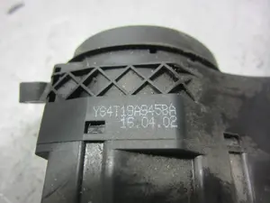 Foto de NO IDENTIFICADO FORD FOCUS BERLINA (CAK) 1.6 16V CAT (101 CV / 74 KW) referencia YS4T19A945BA foto 3