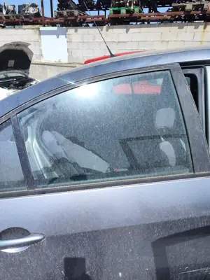 Foto de LUNA TRASERA DERECHA NISSAN PRIMERA BERLINA (P12) 1.9 16V Turbodiesel CAT (120 CV / 88 KW) referencia 82300AV600