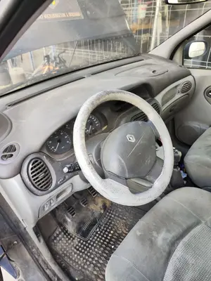 Foto de SALPICADERO RENAULT SCENIC I (JA...) 1.9 dCi Diesel CAT (102 CV / 75 KW) referencia 7700426756 foto 1