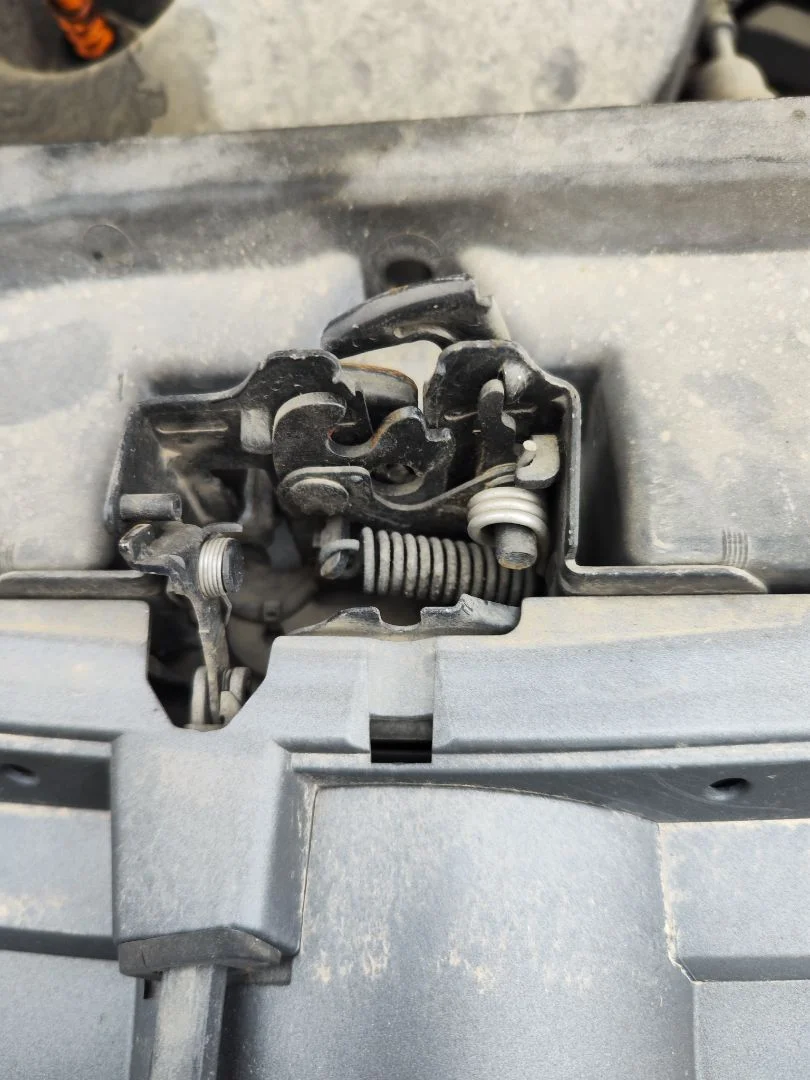 Foto de CERRADURA CAPO VOLKSWAGEN BORA BERLINA (1J2)(1998) 1.9 TDI (110 CV / 81 KW)