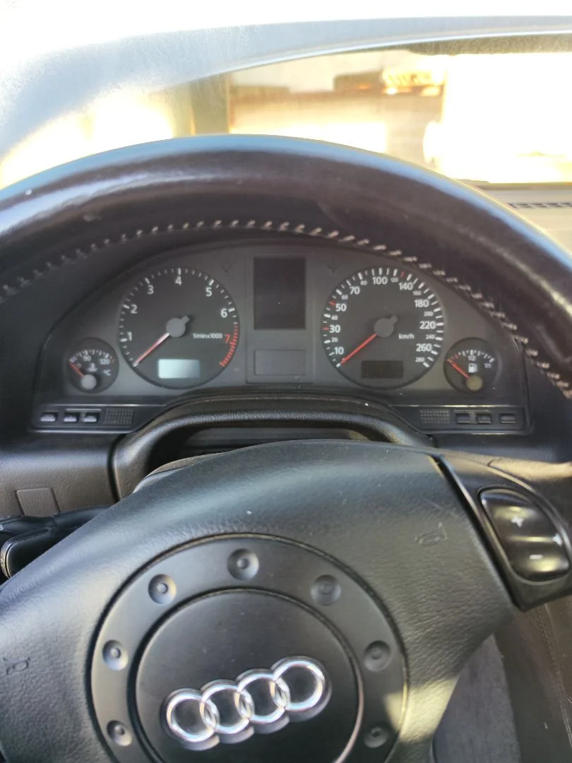 Foto de CUADRO INSTRUMENTOS AUDI A8 (D2) 4.2 V8 40V (310 CV / 228 KW)