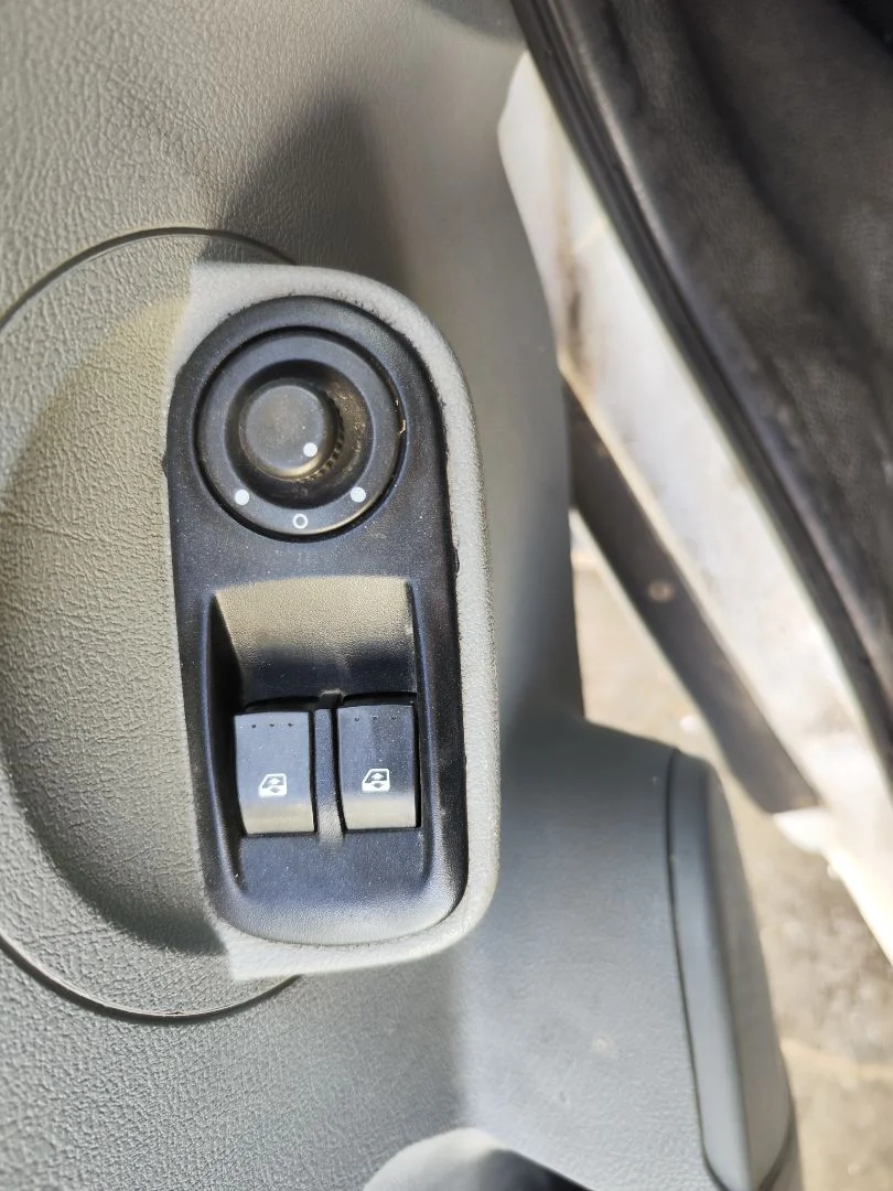 Foto de MANDO ELEVALUNAS DELANTERO IZQUIERDO NISSAN INTERSTAR (X70) 2.5 dCi Diesel CAT (114 CV / 84 KW)