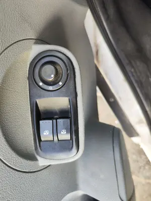 Foto de MANDO ELEVALUNAS DELANTERO IZQUIERDO NISSAN INTERSTAR (X70) 2.5 dCi Diesel CAT (114 CV / 84 KW)