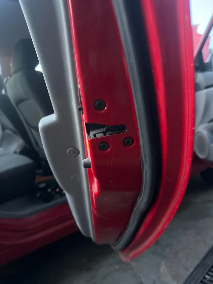 Foto de CERRADURA PUERTA TRASERA DERECHA KIA PICANTO (SA) 1.1 CAT (65 CV / 48 KW) referencia 8141007010HU