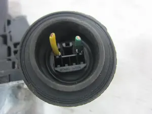 Foto de ELEVALUNAS TRASERO IZQUIERDO TOYOTA AURIS (E15) 1.4 Turbodiesel CAT (90 CV / 66 KW) referencia 857100D100 foto 2