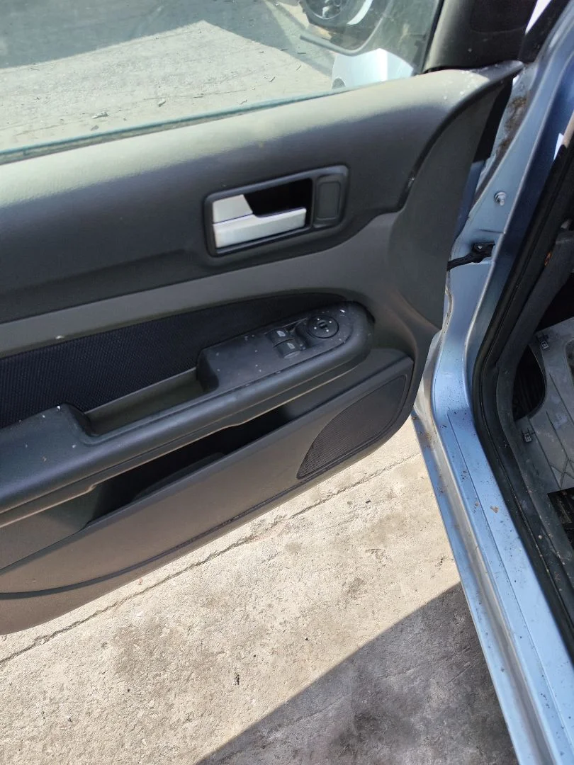 Foto de ELEVALUNAS DELANTERO IZQUIERDO FORD FOCUS BERLINA (CAP) 1.8 TDCi Turbodiesel CAT (116 CV / 85 KW)