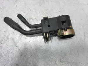 Foto de MANDO MULTIFUNCION AUDI 100 AVANT (C4) 2.3 (133 CV / 98 KW) referencia 443953513H foto 4