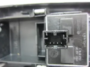 Foto de MANDO ELEVALUNAS DELANTERO IZQUIERDO VOLKSWAGEN POLO IV (9N3) 1.4 FSI (86 CV / 63 KW) referencia 6Q1867171E foto 3